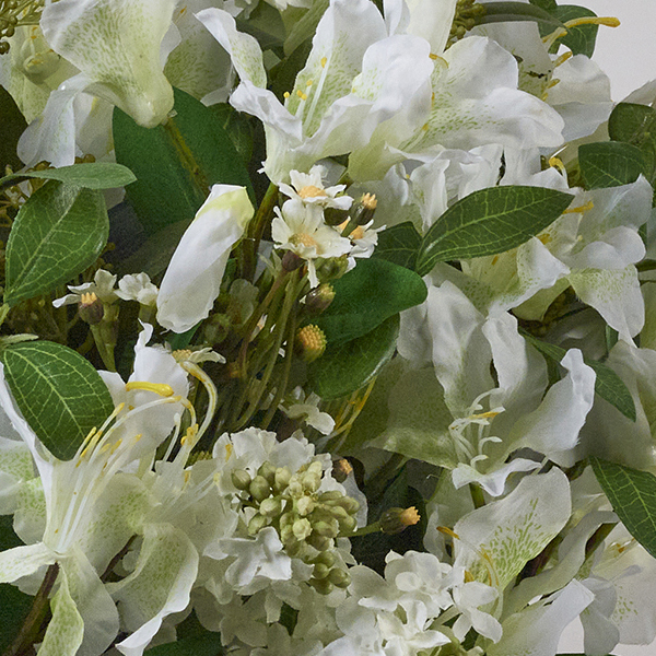azaleaanddaisybouquetcloseup